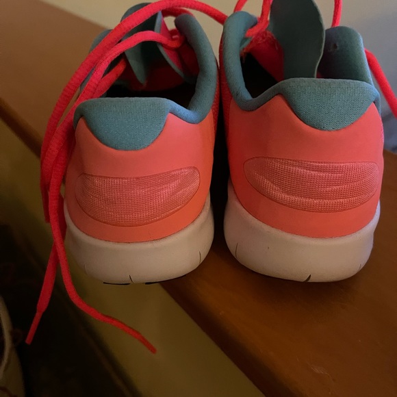 nike youth running shoes